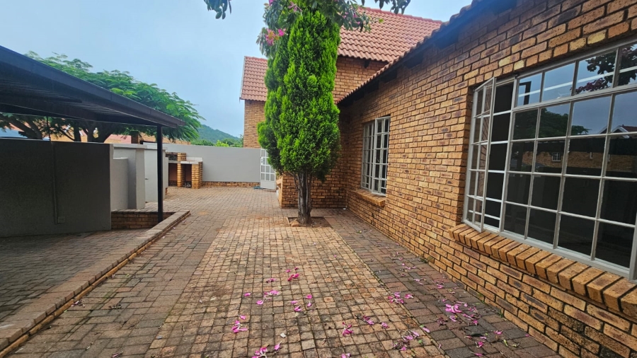 3 Bedroom Property for Sale in Safari Gardens North West